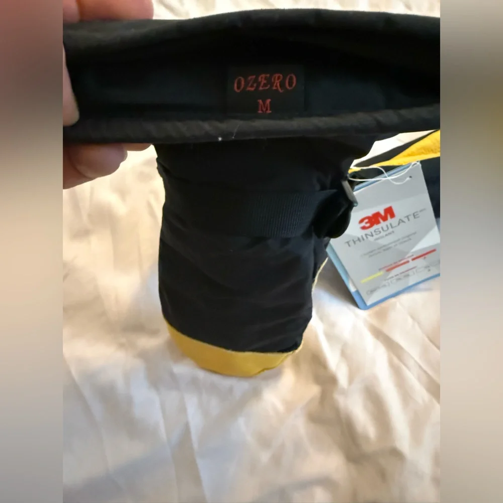 3M Thinsulate Black and Yellow Gloves
